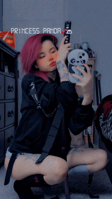 New video on my OF ☺️🖤 don&rsquo;t forget to check it out ( yes I&rsquo;m still selling content) https://t.co/ur