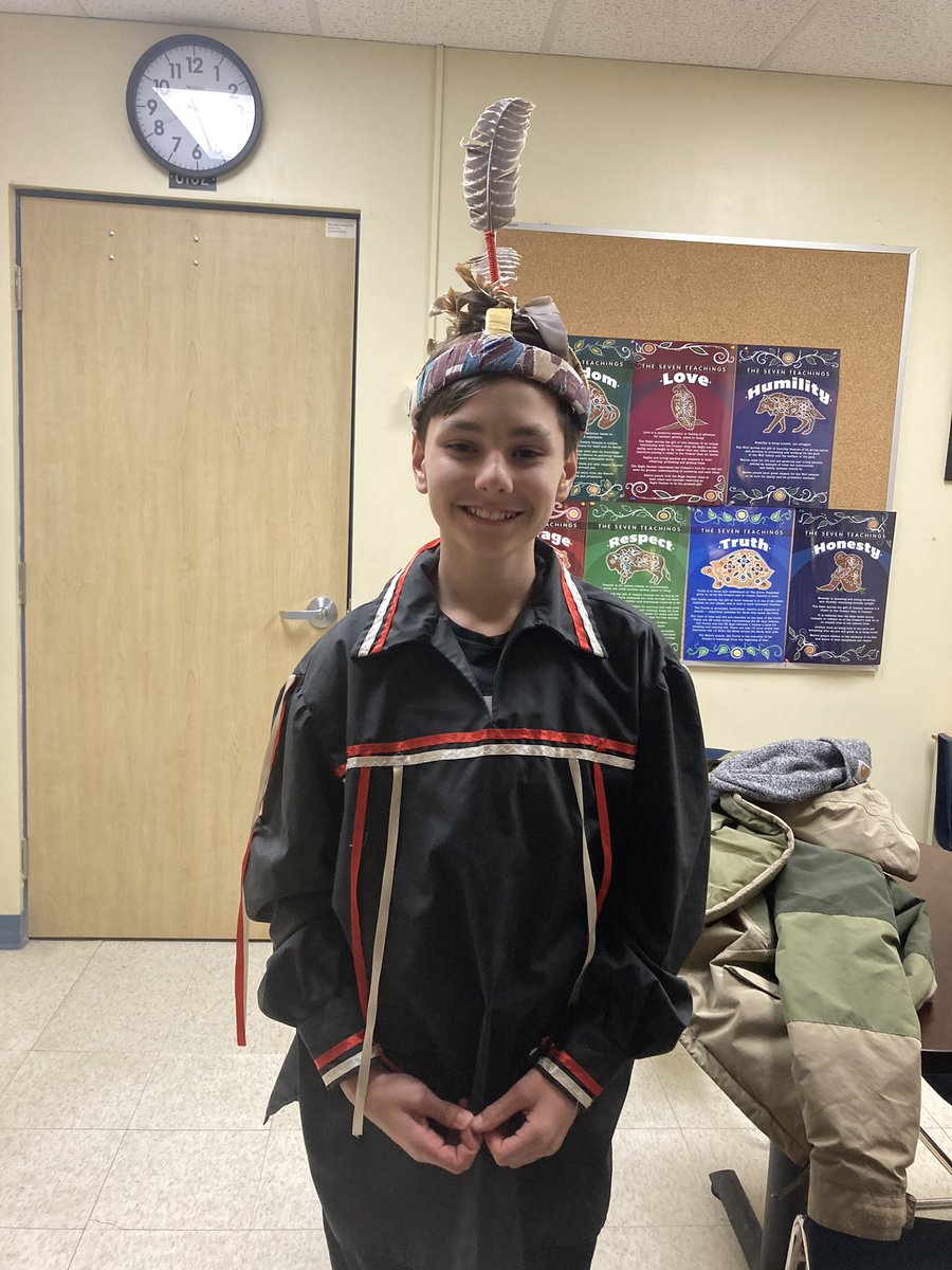 It’s always amazing when our students share parts of their identity with us. Harlan taught the class about his Mohawk heritage today.💕❤️