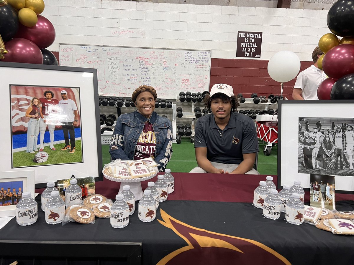 #AGTG It’s official!
<a href="/TXSTATEFOOTBALL/">Texas State Football</a> @CohWillBryant <a href="/GJKinne/">GJ Kinne</a>