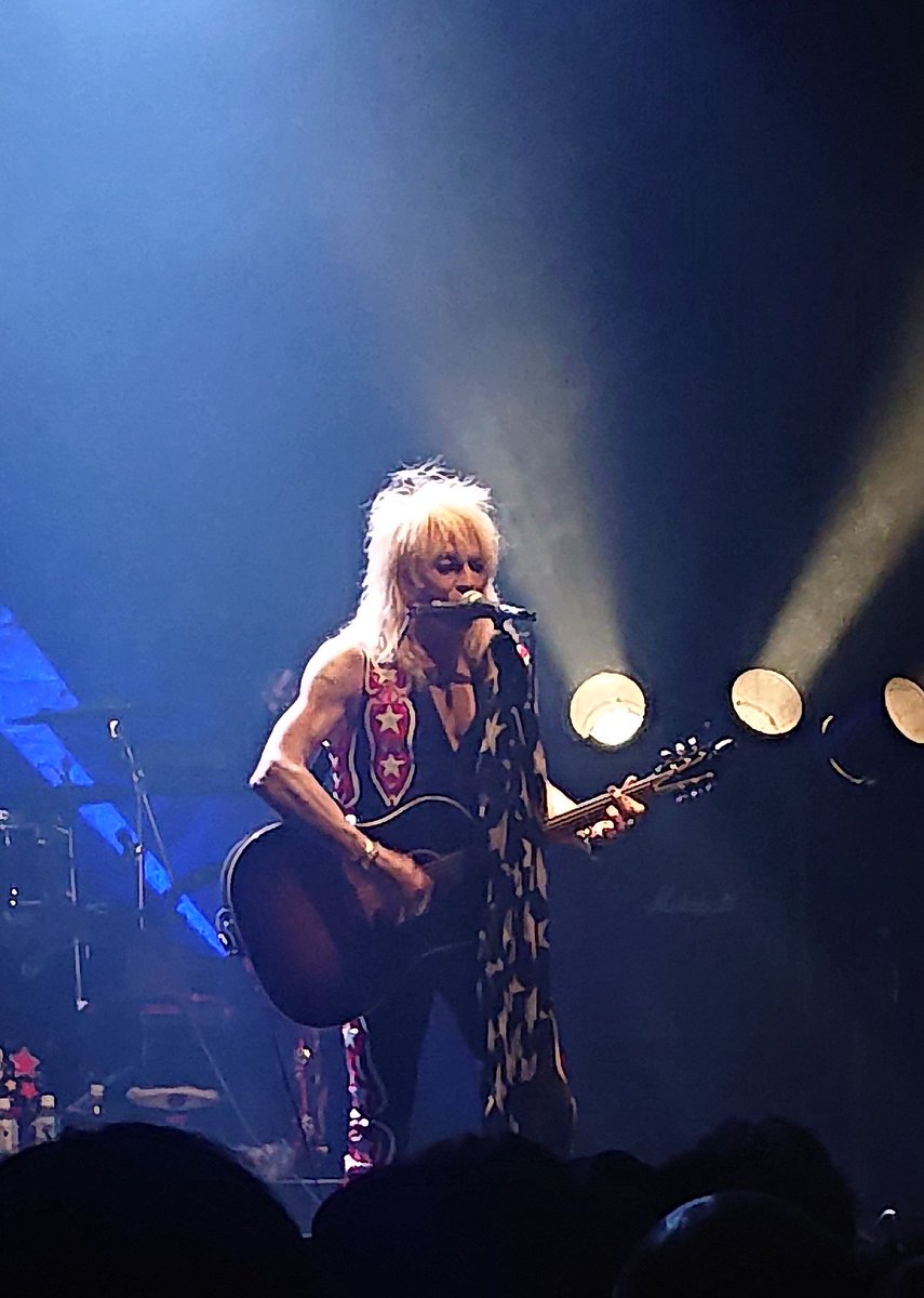 3_sin's tweet image. 最近ライブ🎫高杉なんですけど、昨日のマイケル・モンローは8,000円じゃ安い！もっと払わせろ！とマジで言いたくなりました😂

なので、おひねりのつもりでTシャツを
（👕買いすぎなんですが…）

きょう名古屋・あす大阪行かれる皆さん、楽しんでください☺️

#MichaelMonroe