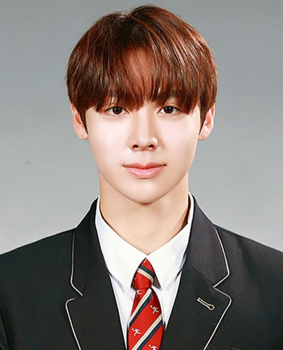 cortis_pic's tweet photo. WOOCHAN GRADUATED FROM HANLIM ART HIGH SCHOOL TODAY!! 

#조우찬 #한림예고 #졸업사진 https://t.co/Oc3TSqQO0I