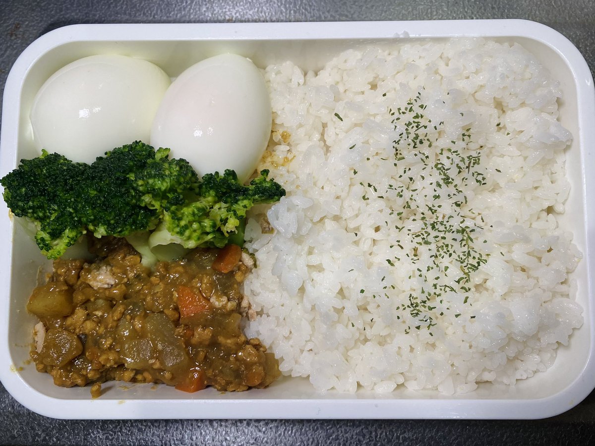 YouTube_Chanhei's tweet photo. 【本日の筋肉弁当】

50%オフジャワカレーのドライカレー

カロリーも脂質も抑えてます！！

今日も頑張ろう😁🔥 https://t.co/eICYb7cpAg