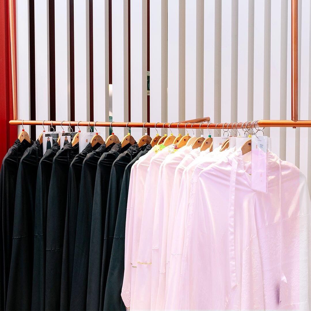 FakhitahHussin's tweet photo. Telekung siti khadijah as low as RM150. special gift untuk kesayangan. selesa dan sejuk pakai untuk terawih, raya atau daily wear!
— here’s a thread (share2 tau) https://t.co/JgbUG454jK