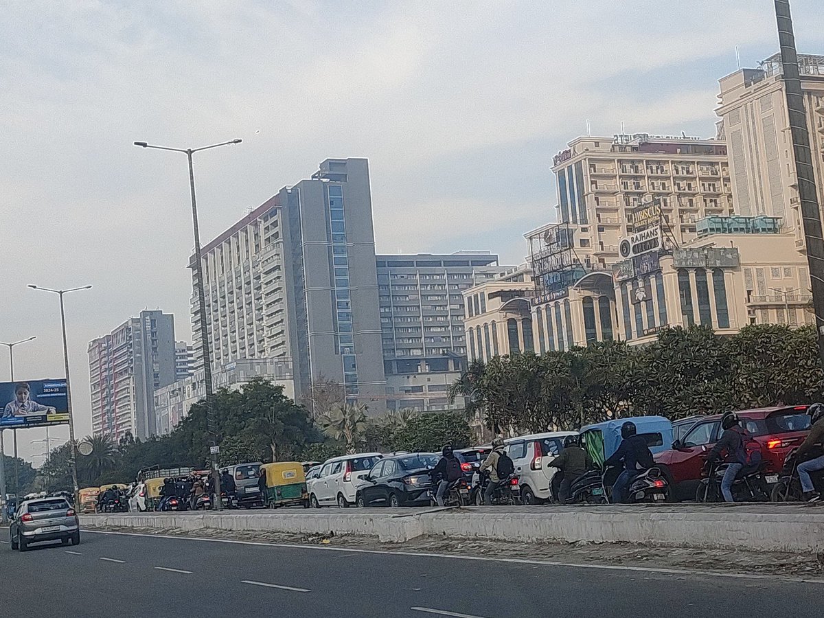 Massive Jam from opposite petrol pump around eco village 2 till gaur chowk
@noidatraffic 
#GreaterNoidaWestJamAgain