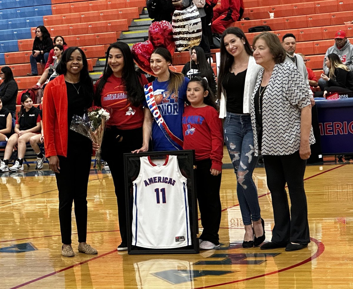 blazerhoops_AHS's tweet photo. Last night was a special night for many reasons, but even more as we had the pleasure to honor our seniors. We ❤️ you seniors!
@t1marAlex @VigilMichaela &amp; Ashley

#Classof2024 #BlazerHoops
@Americas_HS @Coach_NoeRobles https://t.co/HlNHi8CjjR