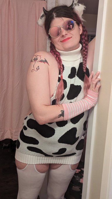 Finished doing a video~ https://t.co/wlpCS62Uew<a href="/tag/cute"class="tags"><span>#cute</span></a><a href="/tag/curves"class="tags"><span>#curves</span></a><a href="/tag/thick"class="tags"><span>#thick</span></a><a href="/tag/inked"class="tags"><span>#inked</span></a><a href="/tag/peach"class="tags"><span>#peach</span></a><a href="/tag/thighhighs"class="tags"><span>#thighhighs</span></a>