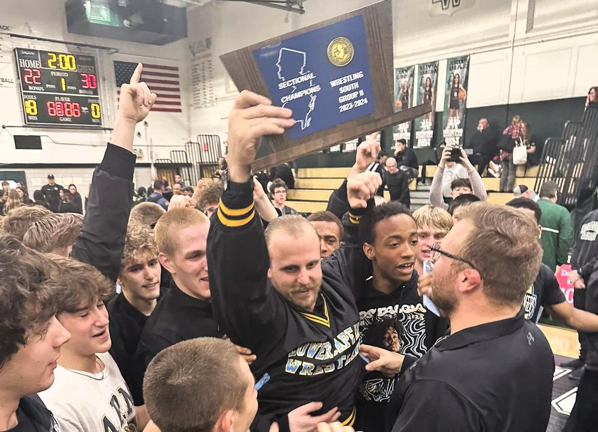 VIDEO: SOUTH JERSEY CHAMPS! LCM claims first sectional title in 42 years capeatlanticlive.com/article.php?id… #CapeAtlanticLive @Caper_Wrestling @lowercapemay @LCMRAthletics