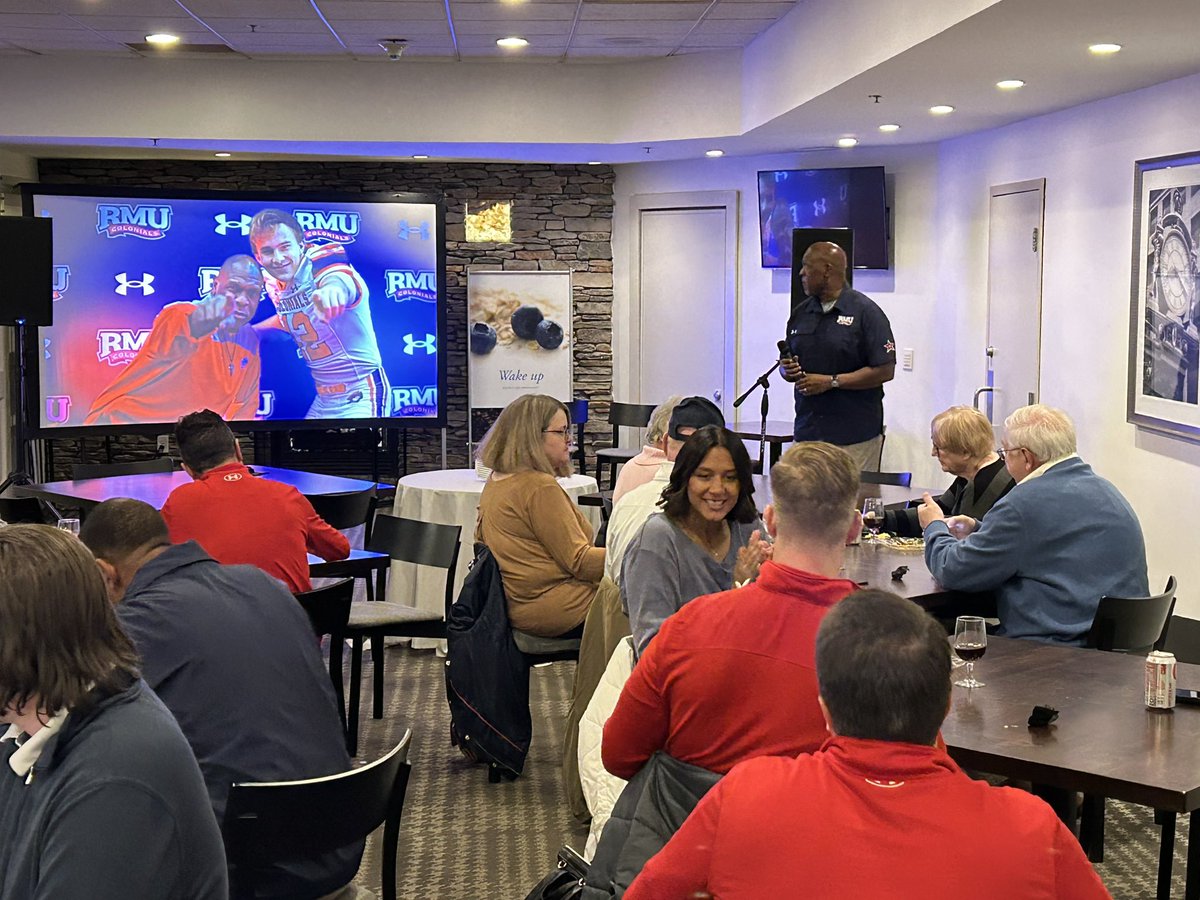 Great evening with @80sCane57, his staff, and fans meeting the newly signed @RMU_Football #Colonials on #NLI Day! #ColonialPride #GoColonials #LetsGoBobbyMo #SwarmAndSmash Here they are: rmucolonials.com/news/2024/2/7/… @NECFootball @colonialsradio @RMUAthletics @RMU