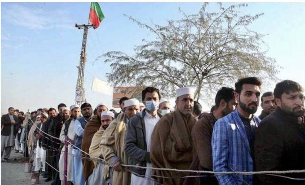 SHABAZGIL's tweet photo. کے پی کے میں لمبی لائنیں ماشاللہ https://t.co/l3ZvMaE8L5