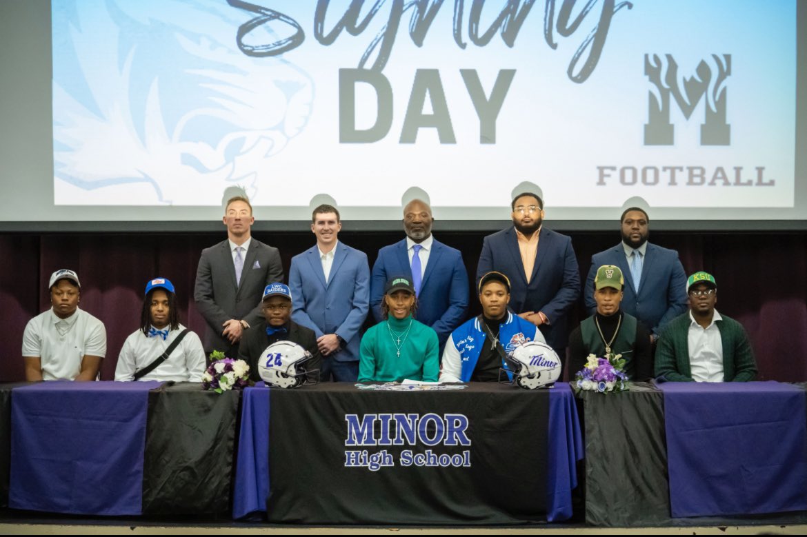 @CoachAbrams 🐐🐐🐐 37 Signees in 6 Years…Incredible Stuff. 🙌🏼 Not only GREAT players but even GREATER men. 🦾 Another Congrats to the 7 who signed today!#RecruitTheParkway🐅🏈