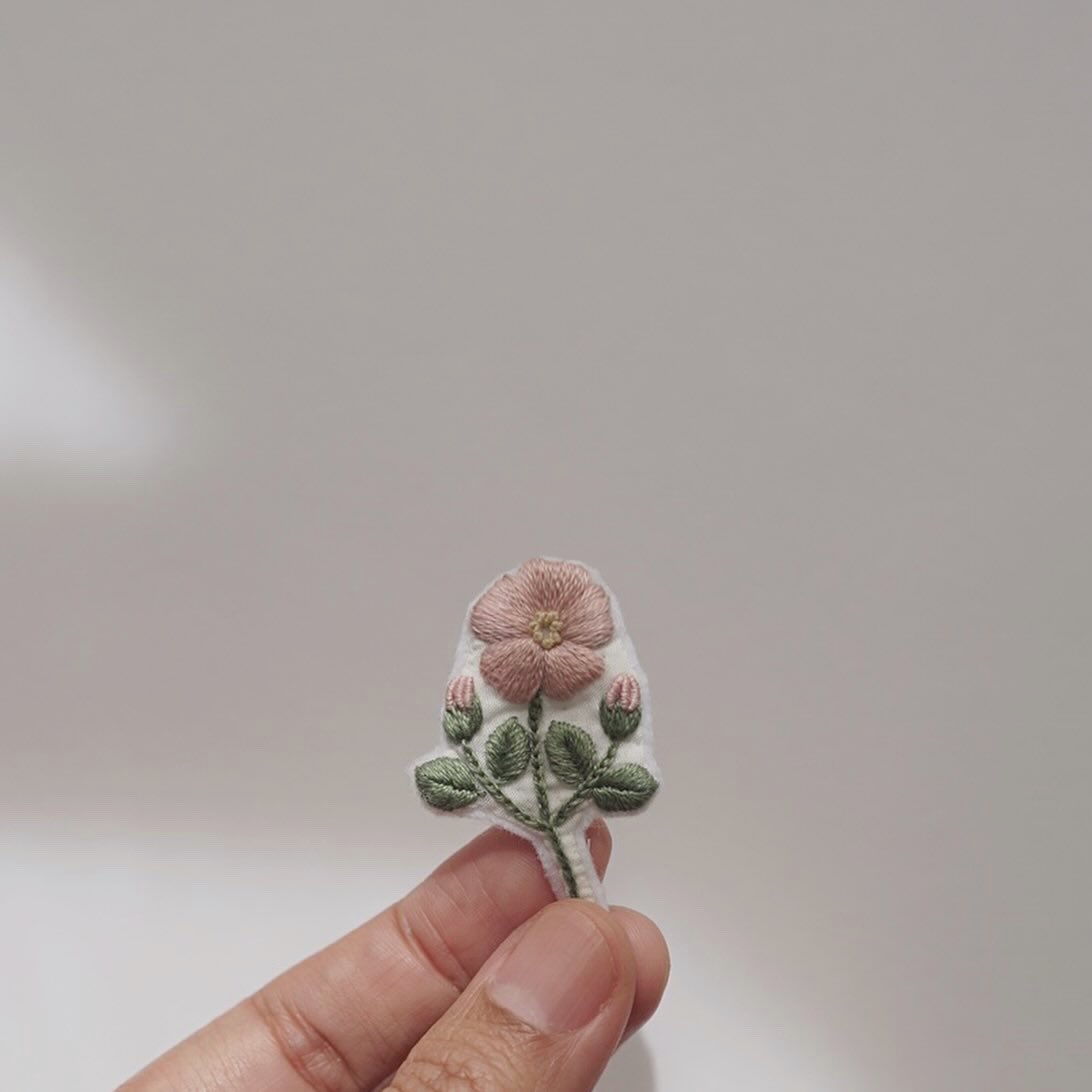 daisy poppy rose tweet media
