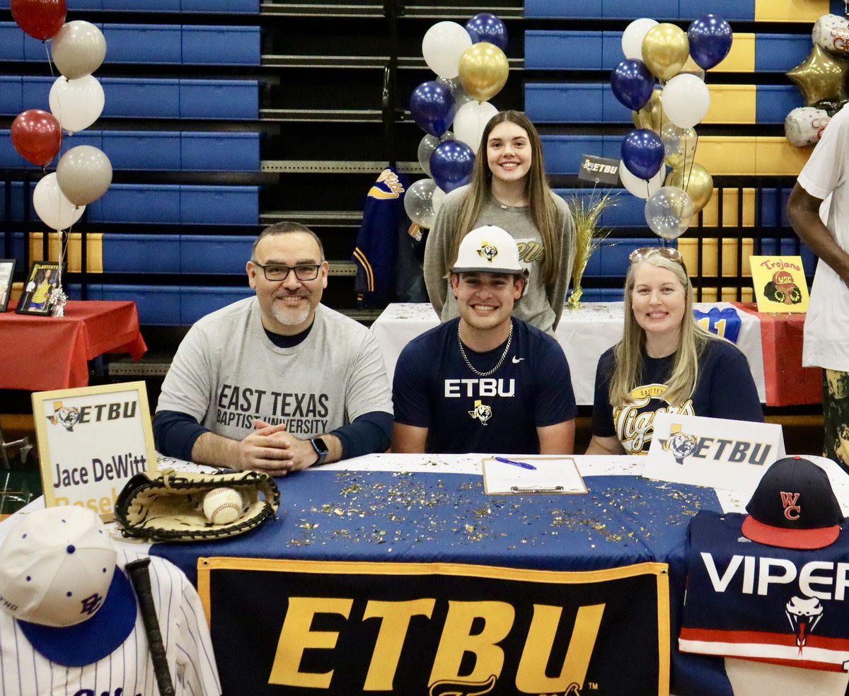 bighitdewitt_11's tweet photo. Super thankful and blessed to say I officially signed today with @ETBU_Baseball ! Can’t thank those enough who have been with me this entire journey. Can’t wait to show everyone what ETBU is getting this season!  @Loudermilk_ @ETBU_BB_Develop @tswade7 @jrdhd20 @C_Ander5 https://t.co/BjWy3YI7f5