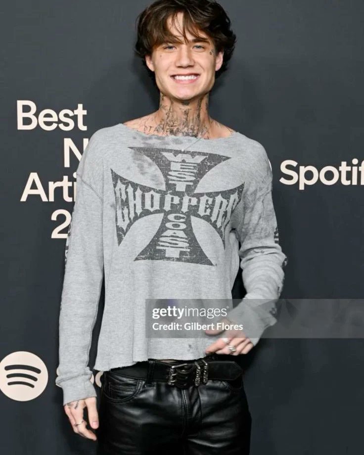 jxdn_ru's tweet image. Happy birthday rockstar 🎸 @JadenHossler