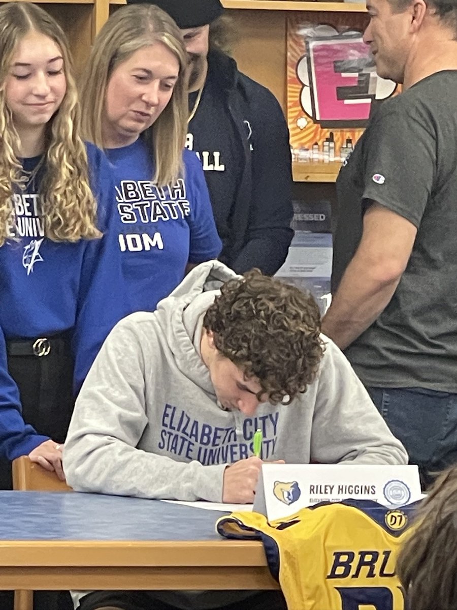 RileyHiggins32's tweet photo. Excited for the upcoming years! @CoachZo_Melch @Coach_MHilliard @CoachDC22 @ECSUVikingFBall #CodeBlue https://t.co/Wi2O1ys3Tb