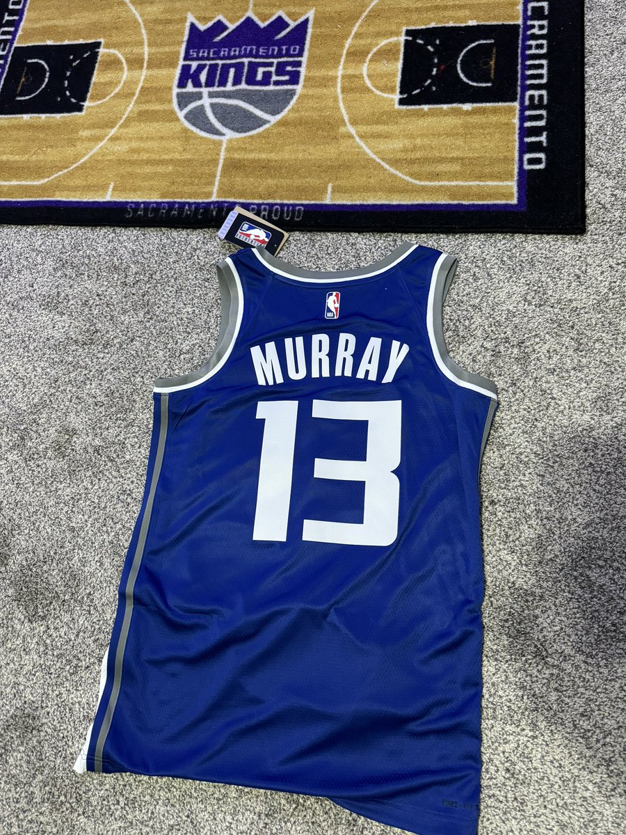 🚨 GIVEAWAY TIME 🚨
I want to show my appreciation and express my gratitude to you all.
Here’s your chance to win a Keegan Murray CITY jersey. I will announce the winner next Thursday! Like/RT for your chance to win 
Must be following 
GOOD LUCK 
SAC-RA-MEN-TO 🗣️🗣️
#LightTheBeam
