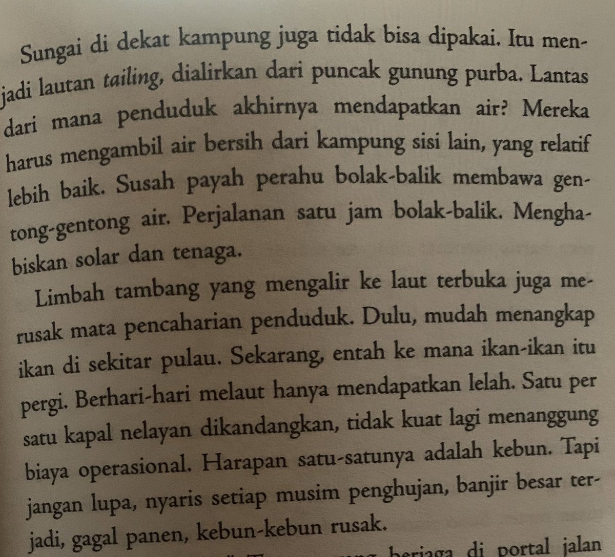 __teww's tweet photo. @BangWin04 Diserang karena jokes makan. Padahal kritik lewat jokes udah ada dari jaman orba. Dan betul, makan gratis sebagai program unggulan itu gak tepat. Apalagi pake bilang orang di pelosok sana susah makan. Ya karena apa bisa sampai susah makan? Padahal hasil kebun dan laut melimpah. https://t.co/ahB5REhn2H