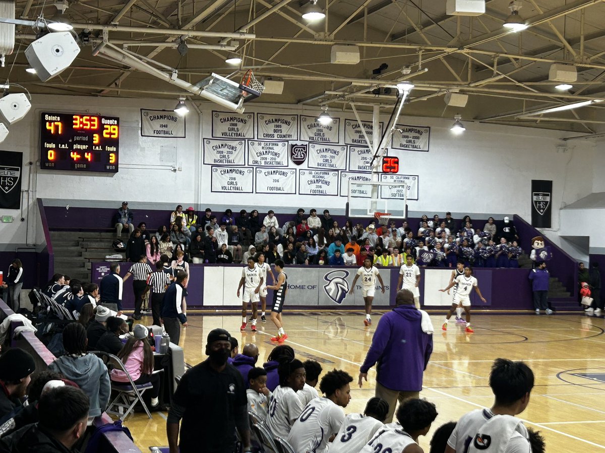 OLCoachCam's tweet photo. Saints are dominating this game! Let’s finish strong! 💪🏽 #FearTheHalo @AlanMitchellP3 https://t.co/RwjoBs34xh
