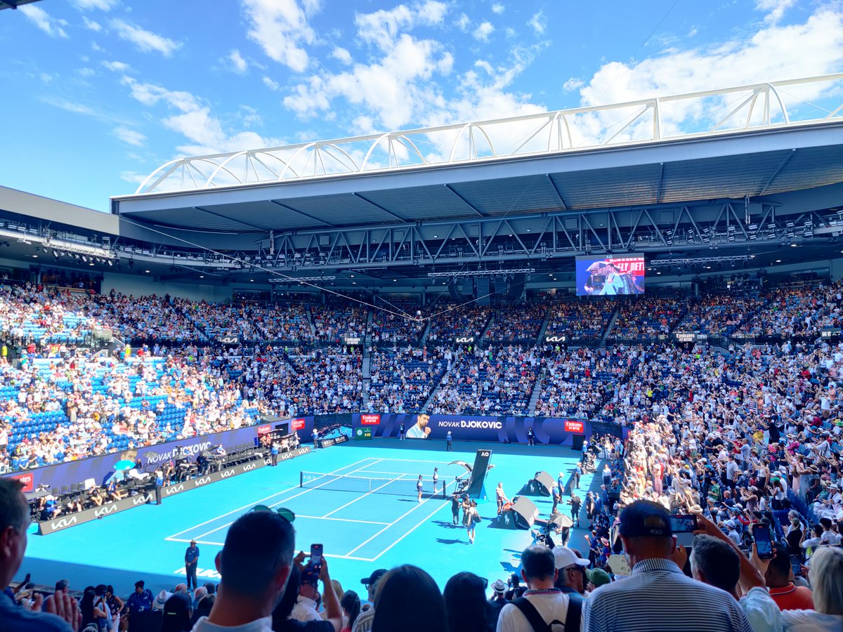 eToroAU's tweet photo. Novak Djokovic might have mastered the art of serving tennis balls, but when it comes to investing, we're serving 🎾😅

We had an amazing time at the Australian Open with our #eToroClub clients! Perfect weather, great talks, and lots of fun. 

Thanks to all who joined us! 💚 https://t.co/qzqjk79ZdW