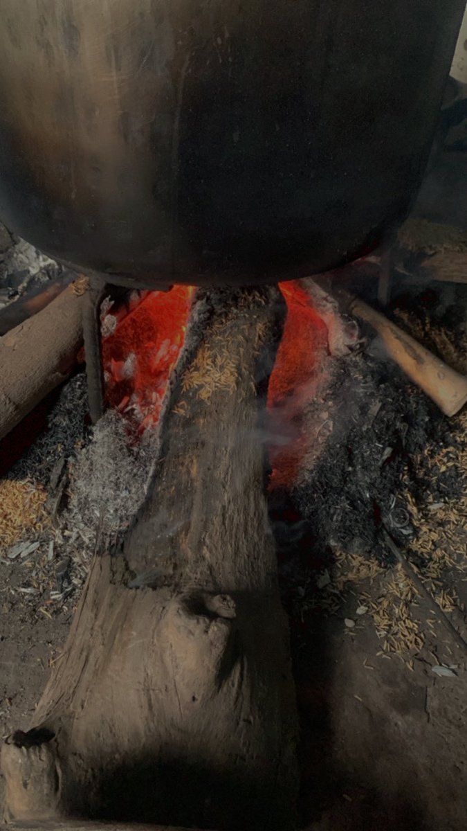 29 Tết 🧧 
Luộc bánh chưng 🥰🥰