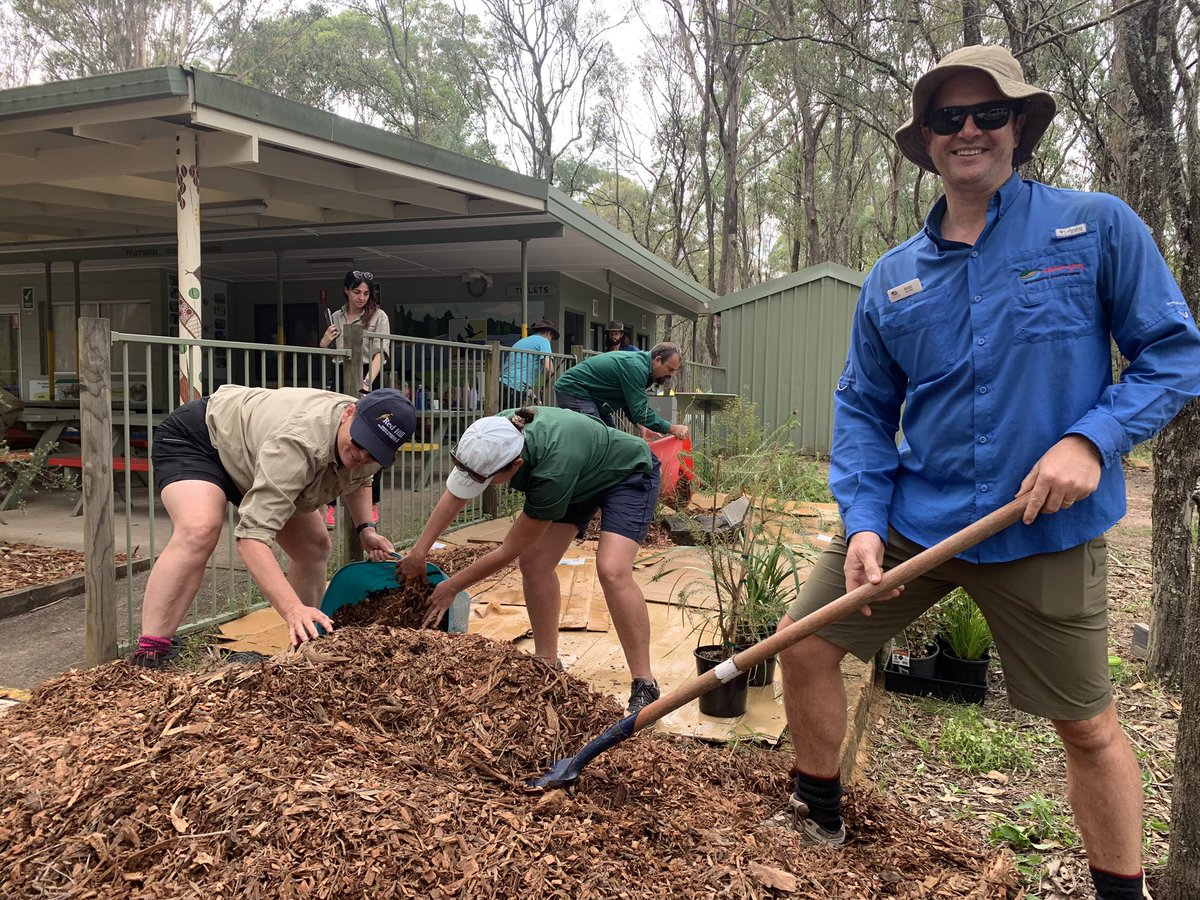 Dawe4Peter's tweet photo. Yet another truly inspirational few days at the #EZEC Conference ‘24 with amazing environmental educators from across the state 🌱🦎🪲💚 Privileged to share my smidge of knowledge demonstrating how to transform this weed bed into a garden resource in 30mins https://t.co/yeHCa5oZ8H
