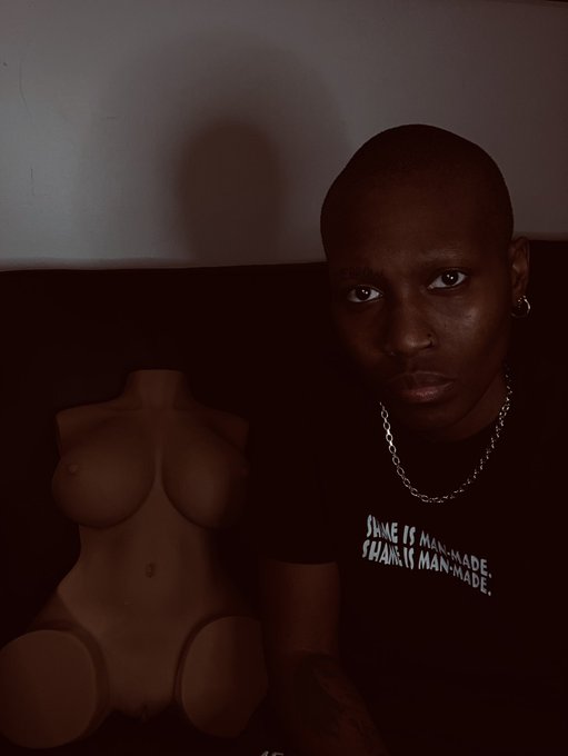 Teaching how to stroke on OF   https://t.co/JJLgFu7ljL https://t.co/eDHAHd0Ntu