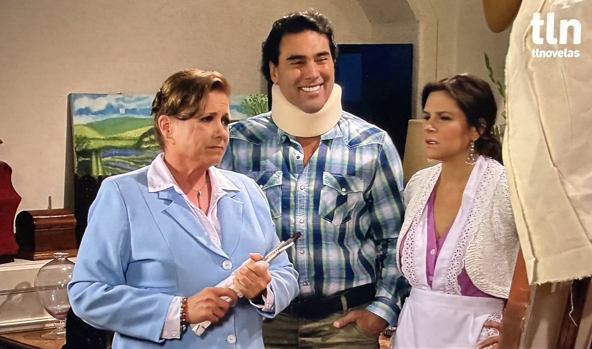 mayraegarza's tweet photo. #Tomasina es la mejor 😊 #Arriaga es suyo pero la pintura es mía 😅😂 ella cubriéndole la espalda a #Victoria 🤭 #AmoresVerdaderos https://t.co/D39tqTFQpq