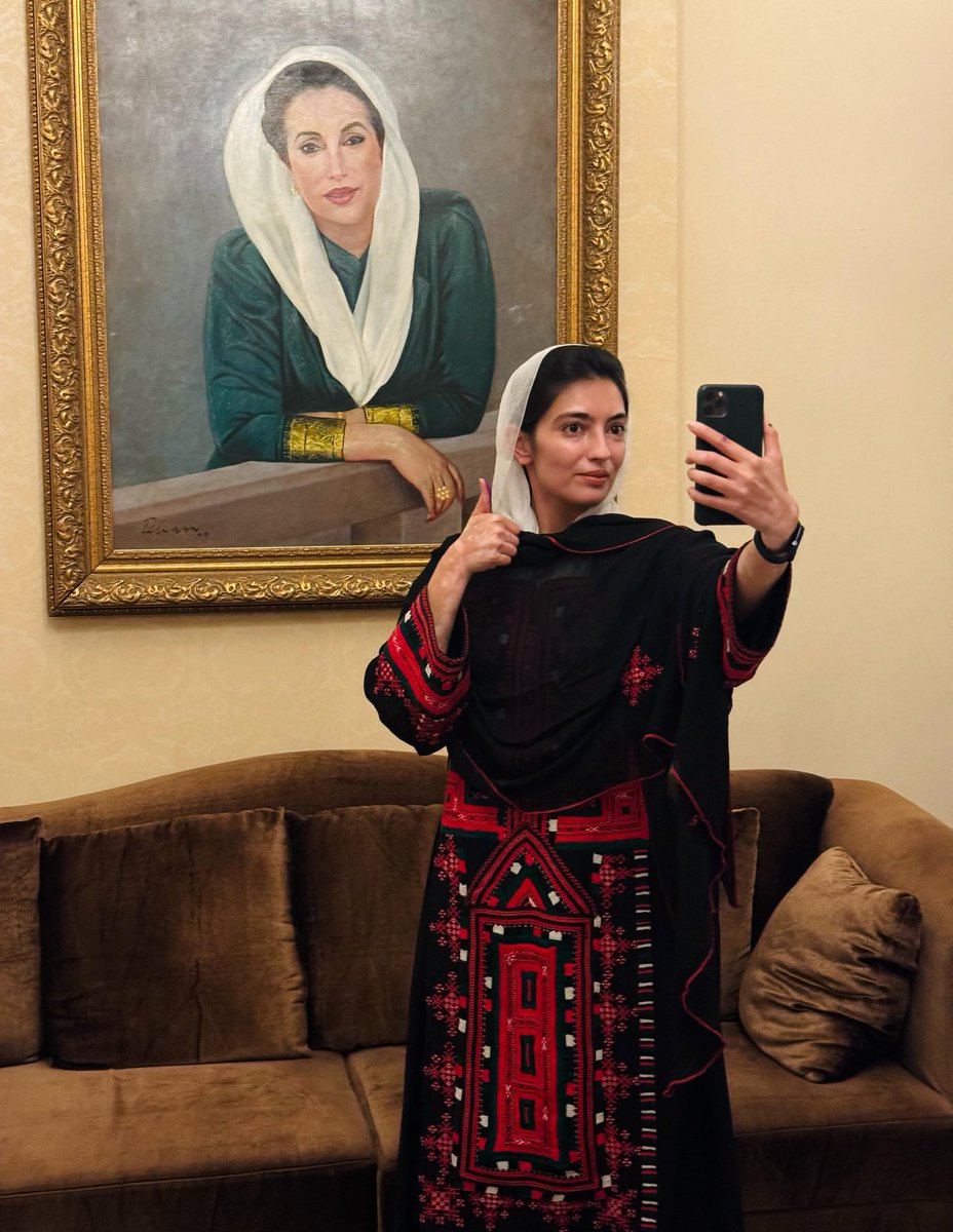 AseefaBZ's tweet photo. ووٹ ایک قومی فریضہ ہے، جسے میں نے تیر کے نشان پر مہر لگا کر ادا کردیا ہے! آئیے آپ بھی اس فرض کی ادائیگی کرتے ہوئے تیر کے نشان پر مہر لگائیں اور اپنے ووٹ کی طاقت سے بلاول بھٹو زرداری کو اس ملک کا وزیراعظم بنائیں۔

#MeraVoteTeerKo
#چنو_نئی_سوچ_کو https://t.co/EeziVozH2a
