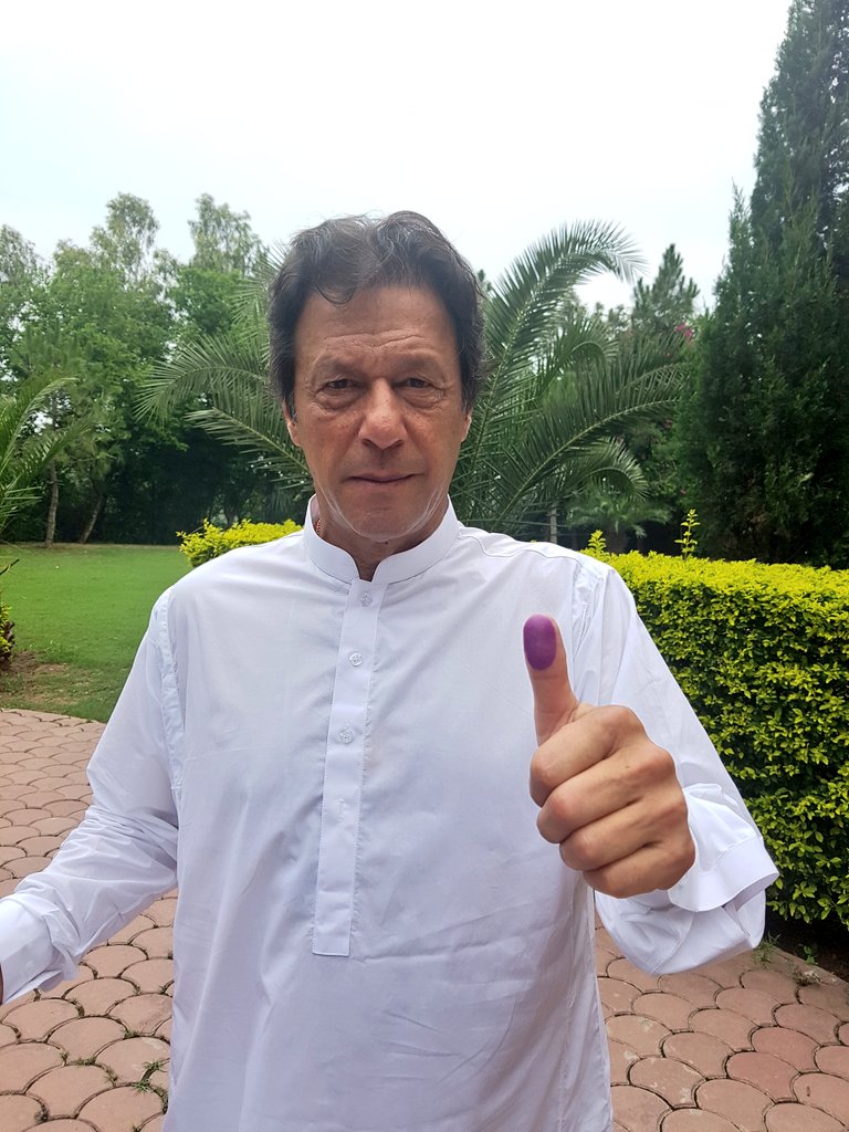 Dear Pakistanis, it's time to make your voices heard. Stand up against oppression, injustice, and tyranny. Your vote is your power to shape a brighter future for yourselves and your loved ones. Let's come together and vote for a better tomorrow.
#نکلو_ووٹ_دو_کپتان_کو
#VoteForIK