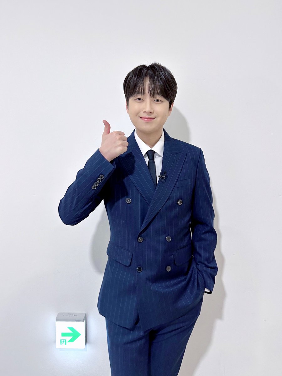 ChanWonOfficial's tweet photo. 📸 찬또그래퍼 📸

명절 연휴의 시작도
<과몰입 인생사> 찬원과 함께💖

오늘은 찬원을 평소보다 더
과몰입하게 만든 매콤한 이야기들을
만날 수 있다고 하니😝

모두 오후 9시
SBS로 찾아와주세요🥰

#이찬원 #LeeChanWon 
#과몰입인생사 
#티엔엔터테인먼트 https://t.co/edSr4o6PbN