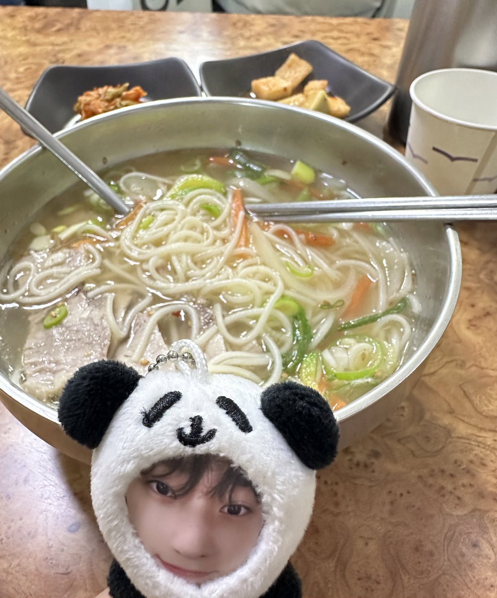 제주 마지막날...
까먹고 한 입 먹고서 아차차
마지막날도 현재와 함께✌️