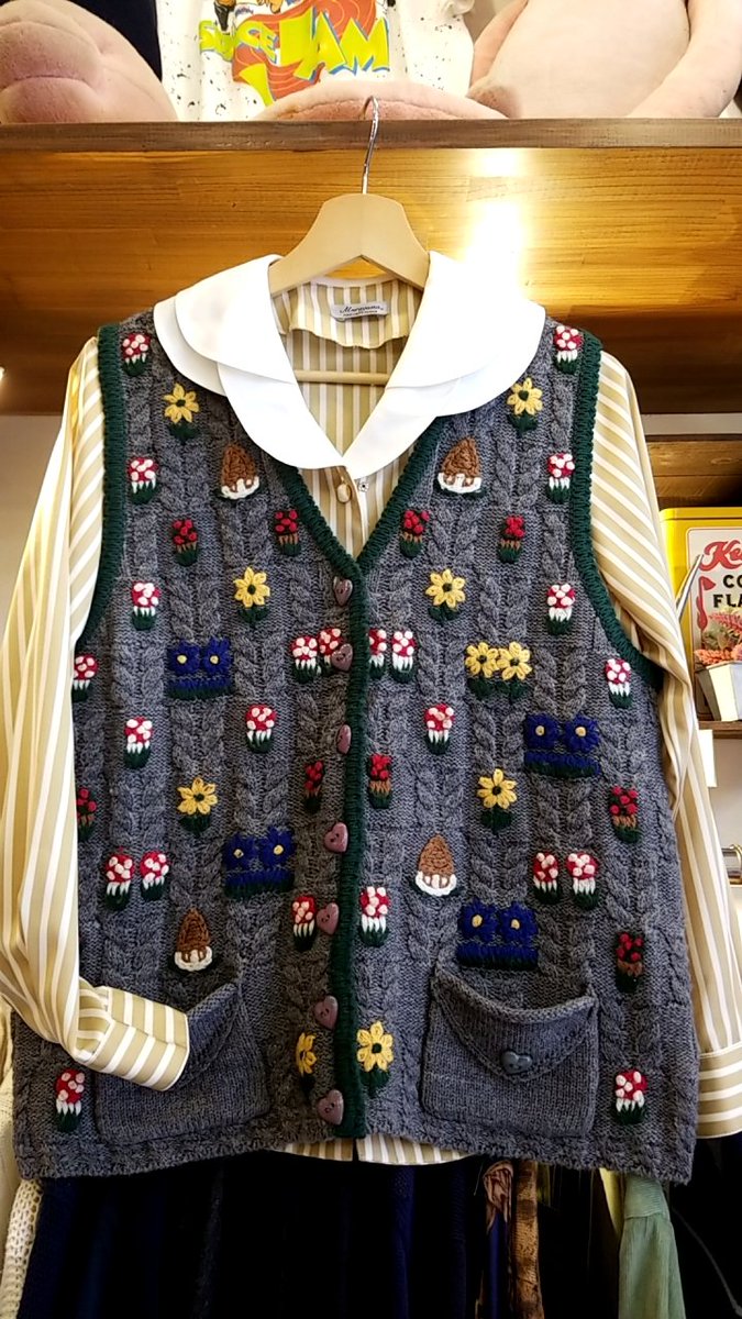 used94093671's tweet photo. ポコポコ刺繍ベストはus inport
質の良い日本製ブラウスと合わせて。
#日本製古着
#アメリカ古着
#高円寺
#クロネコマリン
#春休み
#ランチ女子会
#刺繍ベスト
#レトロコーデ
#ふるじょ
#usedwear
#ootd
#レトロコーデ https://t.co/uSQgnxUACJ