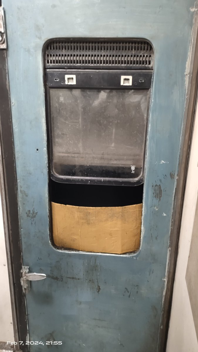 1PradeepBodh's tweet photo. Train no 12323 coach no- S6, S7
के अंदर व्यवस्था सही नहीं है टॉयलेट अंदर से टूटी-फूटी बड़ी है और गेट का शीशा काम नहीं कर रहा वह भी खराब है क्या ऐसी व्यवस्था में हमें चलना चाहिए या यह व्यवस्था को ठीक होना चाहिए इसकी जिम्मेदारी कौन लेगा @PMOIndia @RailMinIndia @IRCTCofficial https://t.co/7iWk9rHmPr