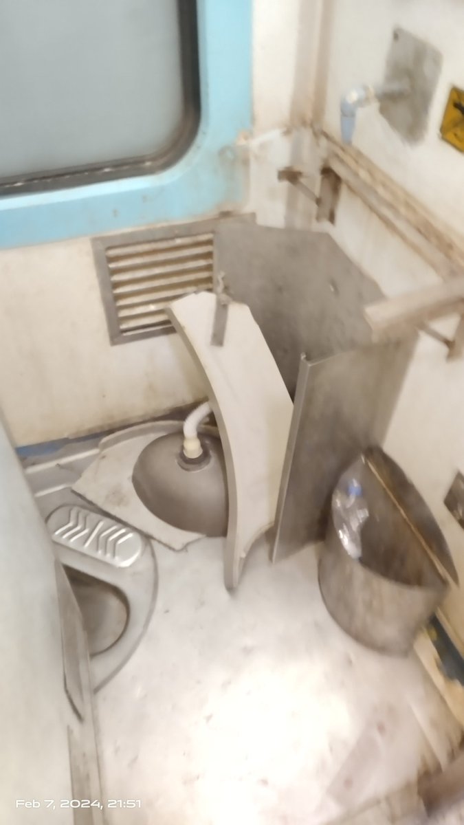 1PradeepBodh's tweet photo. Train no 12323 coach no- S6, S7
के अंदर व्यवस्था सही नहीं है टॉयलेट अंदर से टूटी-फूटी बड़ी है और गेट का शीशा काम नहीं कर रहा वह भी खराब है क्या ऐसी व्यवस्था में हमें चलना चाहिए या यह व्यवस्था को ठीक होना चाहिए इसकी जिम्मेदारी कौन लेगा @PMOIndia @RailMinIndia @IRCTCofficial https://t.co/7iWk9rHmPr