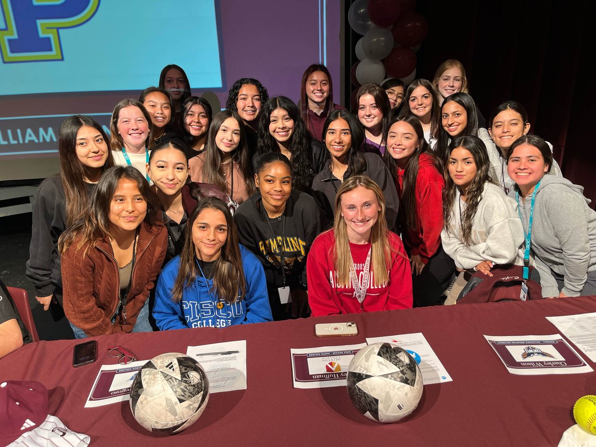 AlexFregoso05's tweet photo. National Signing Day!! 💙
@cisco_soccer @RHS_Eagles23 @RHS_Eagles_2024 #SigningDay2024 #SigningDay https://t.co/Gz4a0XhKhe