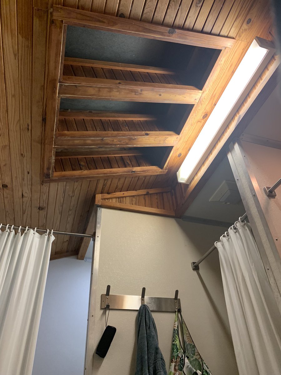 D0PEdaydreamer's tweet photo. Skylight bath houses make everything better https://t.co/XW5JK1phUP
