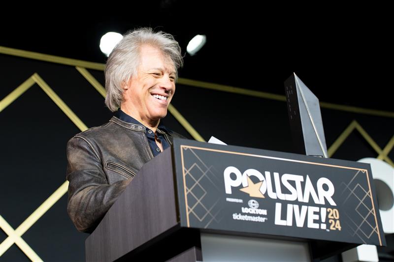 Pollstar's tweet photo. Celebrating 40 years of Bon Jovi with #PollstarLive's Keynote Speaker, @JonBonJovi. We're proud to honor him today with our Milestone Award 🌟 https://t.co/NJiGjNJRLY