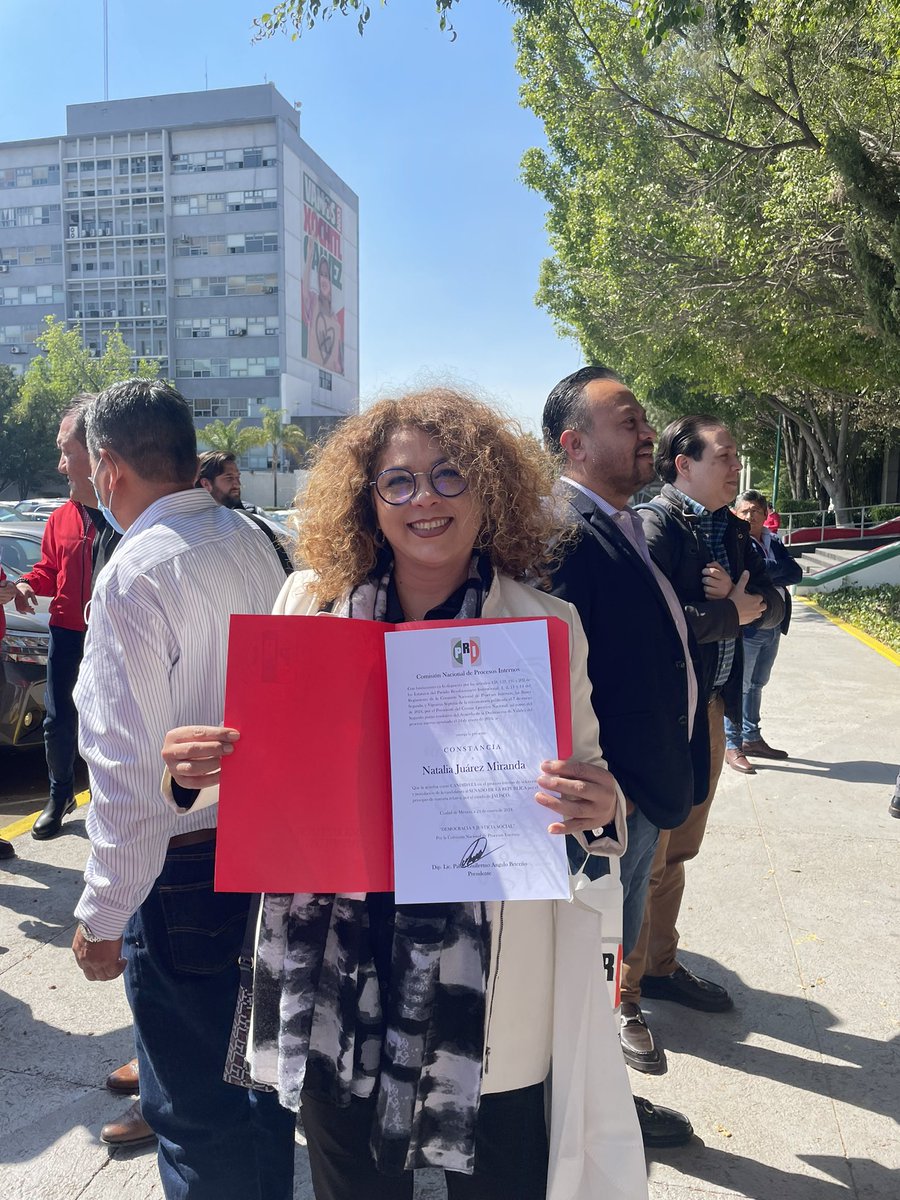 juarezmiranda's tweet photo. Me siento muy contenta por la postulación a Senadora de la República por el @PRI_Nacional en el marco de la coalición más potente #FuerzaYCorazonXMexico 
@XochitlGalvez @LauHaro nadie nos parará. https://t.co/t5xmr3DlkK