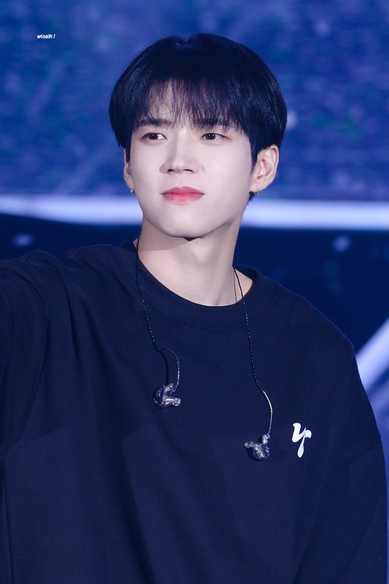 woah9128's tweet photo. 🥳🥳🎉🎊🐶🎊🎉🥳🥳

#겨울에_찾아온_우현이라는선물
#Happy33rdWooHyunDay
#HappyWooHyunDay

#인피니트 #남우현 #우현 
#INFINITE #NAMWOOHYUN #WOOHYUN https://t.co/WwCN73MX5R