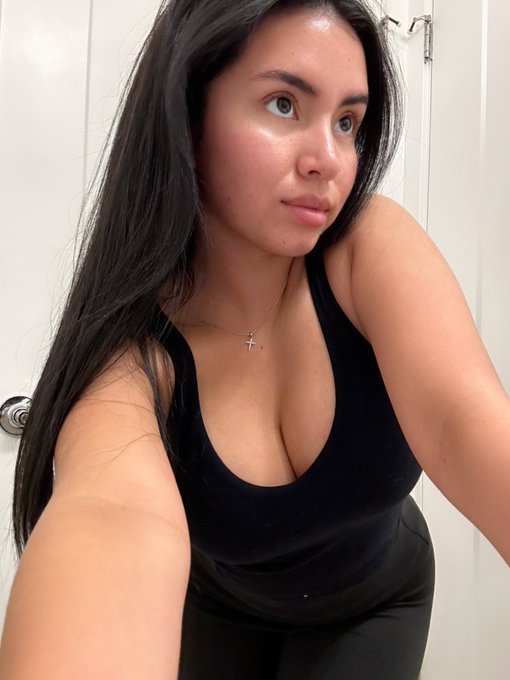goodnight 😘 https://t.co/UzkHii1IP3