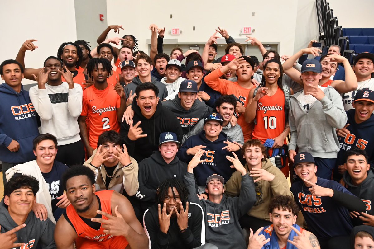 COSMBB's tweet photo. Game changers tonight! Thank you, @Seqbaseball, for showing up and showing out! Pizza on us. Go Giants!

#beGIANT 🍊 https://t.co/gJQSYsQxQ7