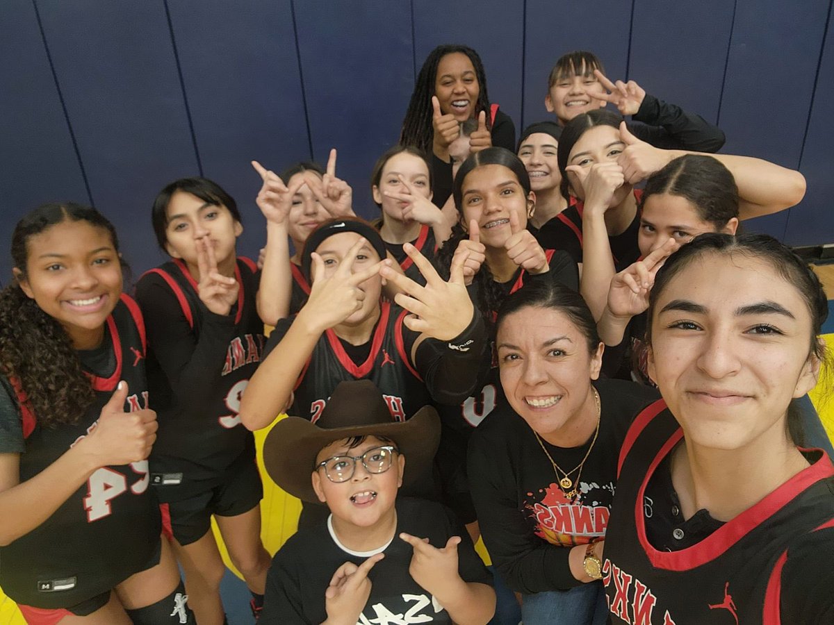 Lady Cavaliers 8th grade with a big win over Eastwood. Keep it going ladies #CavaliersNeverSurrender #HanksStrong @JLucero_HMS @mikepadilla21 @HanksMSTech @Coach_Veliz