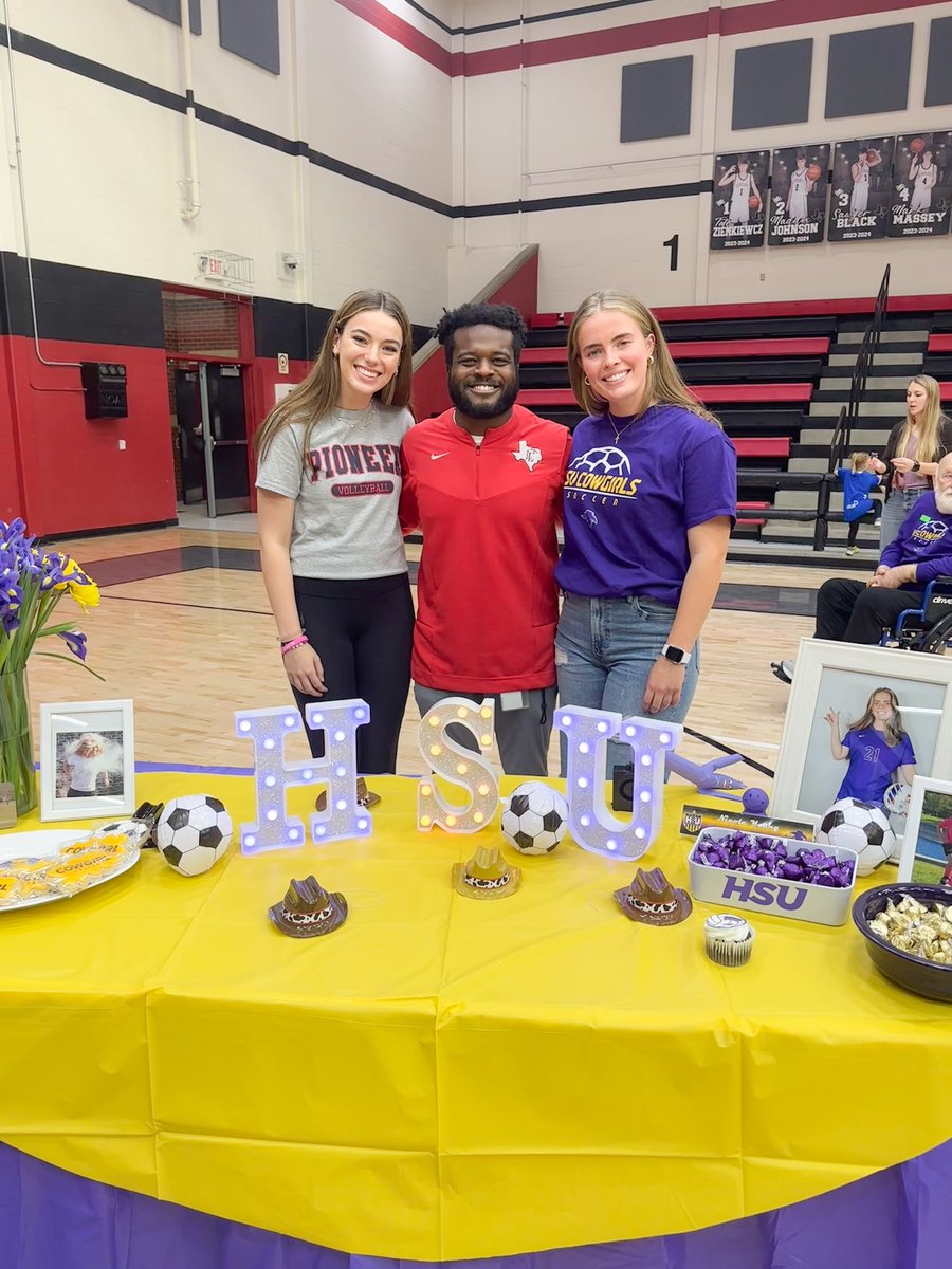 miaperrin2024's tweet photo. Officially a Pioneer!!! Beyond blessed with such an amazing community!! TYJ!! ❤️💙 @MNUVolleyball @FFVBC @CoachVWill @Lovejoy_HS https://t.co/3mLvgKWuoG