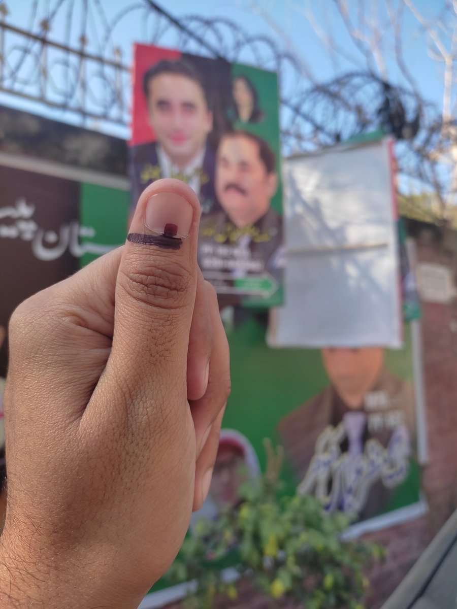 Alhamdulillah I casted my vote 🗳 in #NA127 Insha Allah Wazir e Azam Pakistan 🇵🇰 @BBhuttoZardari