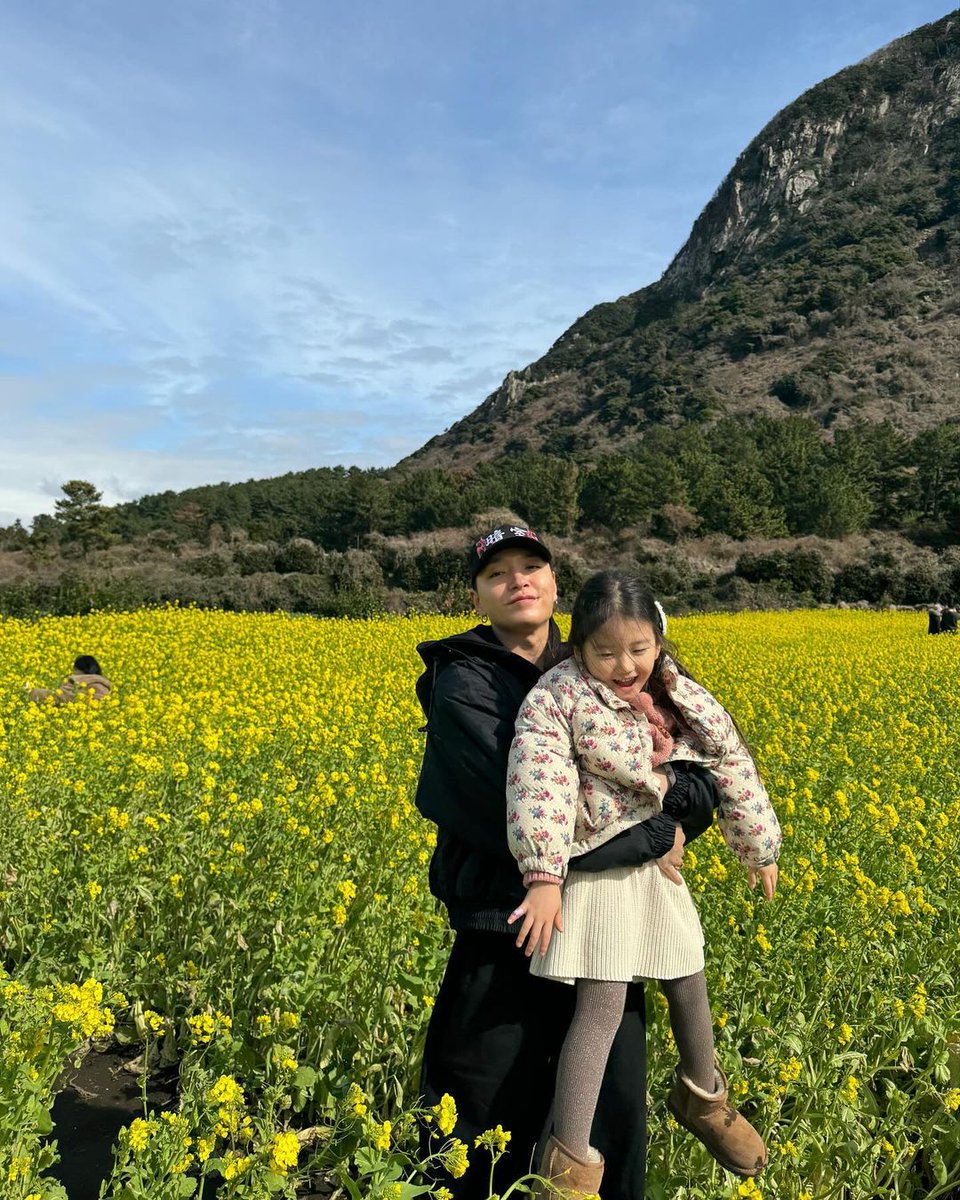 SimonD_Nation's tweet photo. [240207] #SimonDominic with ChaeChae

#AOMG #SimonD #쌈디 https://t.co/VfhWu9UraJ