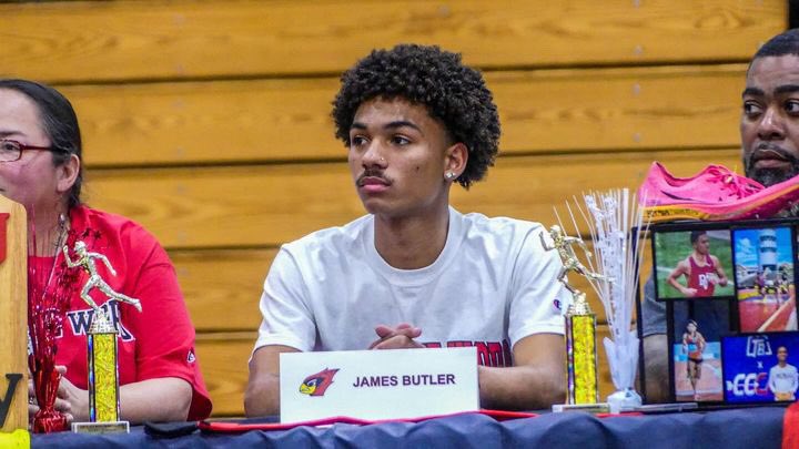 Officially signed✍🏽Thank you to everyone who showed up! Thank you to all of my family,friends,and coaches.<a href="/UIWTrackXC/">UIW Track and XC</a> im coming! Thank you Coach Riedel for giving me the opportunity to continue my academic and athletic journey!!! <a href="/DelValleISD/">Del Valle ISD</a> <a href="/delvallexc/">Del Valle XC</a> <a href="/DV_HS_Track/">Del Valle Track and Field</a>