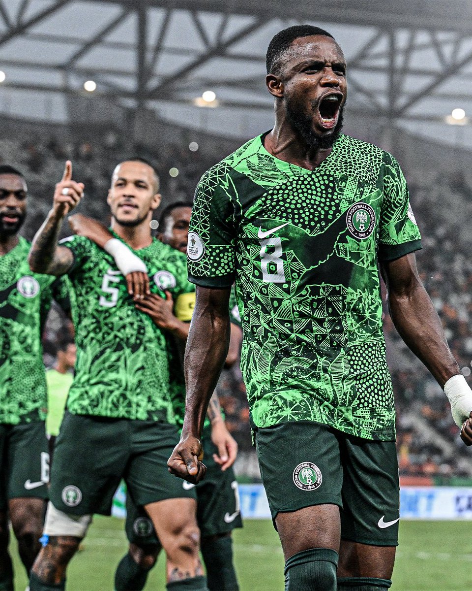 omoelerinjare's tweet image. I waited to see if anyone would mention Frank Onyeka throughout the celebration last night but NO!
The guy played 1000% ball but only those who understand football will know! He was Nigeria's Makalele last night.
Eight players from the South Africa lineup play together for…
