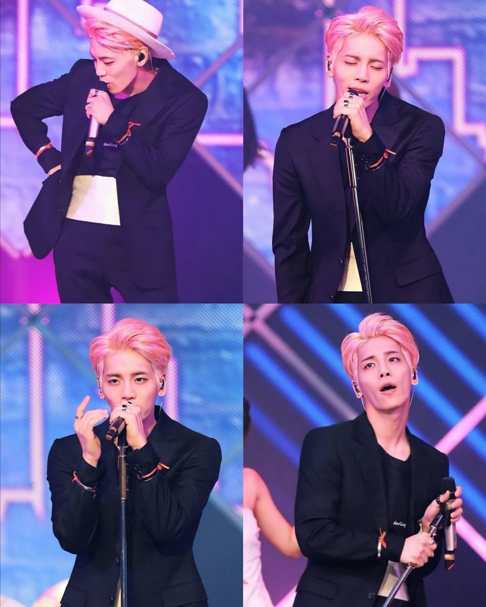 isSHINeeback's tweet photo. Jonghyun's pink hair https://t.co/2nbiNFjvCa