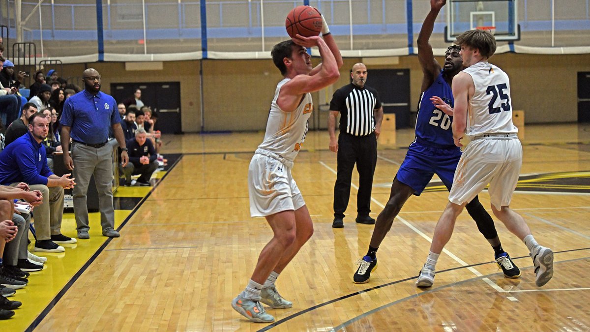 ClarkeMBB's tweet photo. Eddy's clutch shooting leads to Pride win in triple overtime thriller

#ClarkePride 

Recap ⬇️ 

https://t.co/Mcarh3EI9H https://t.co/dsLnSfemAi
