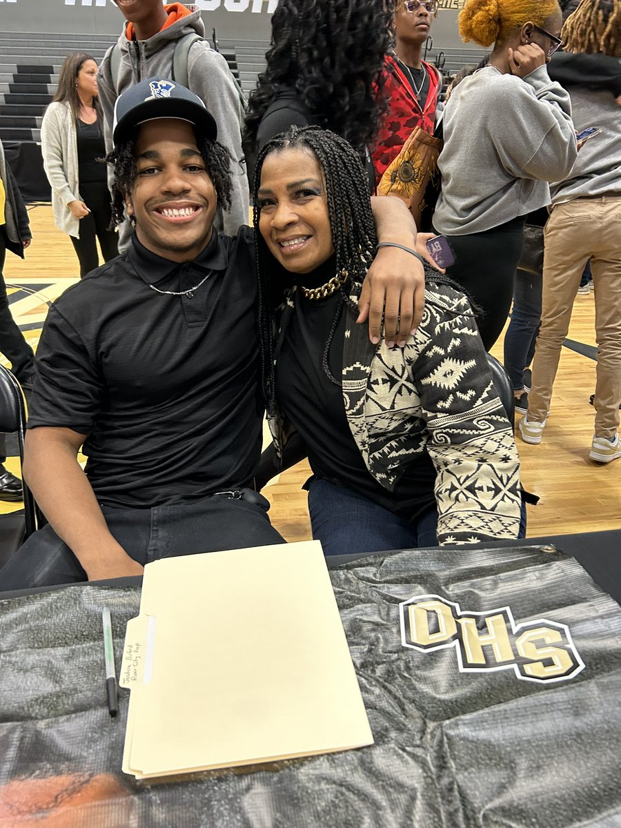Oakleaf HS Athletics #KnightNation tweet media