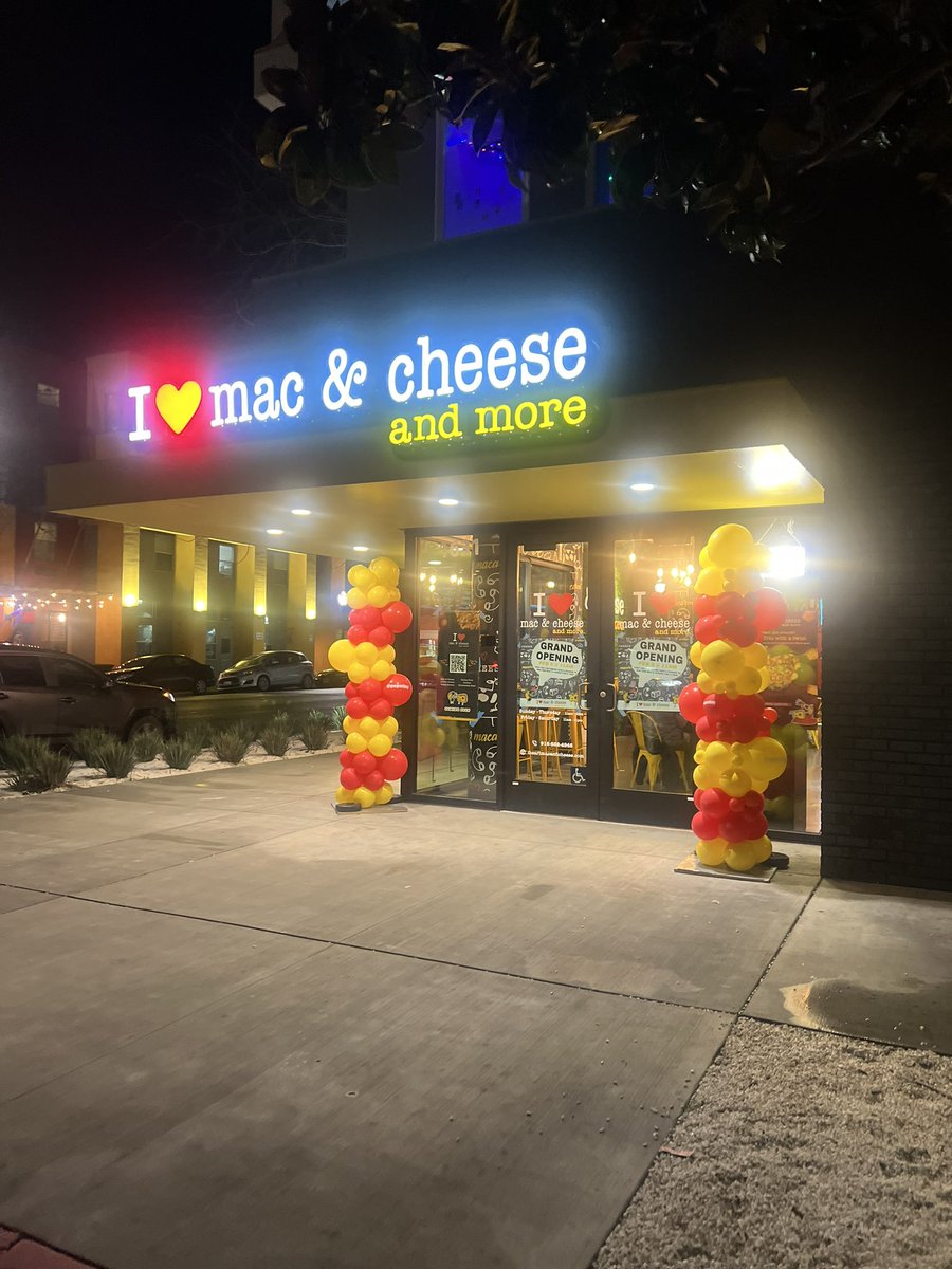popofjay's tweet photo. #heysacramento I ❤️ Mac &amp; Cheese is open in Midtown Sacramento #staycheesy @iheartmacheese 

Add a pair of organic or classic balloon columns to your next grand opening, mixer or networking event to highlight your brand and captivate your target audience! https://t.co/Qrjl8sbtPW
